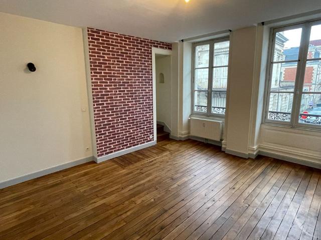 Location appartement 4 pièces, 63.68m², Châteauroux
