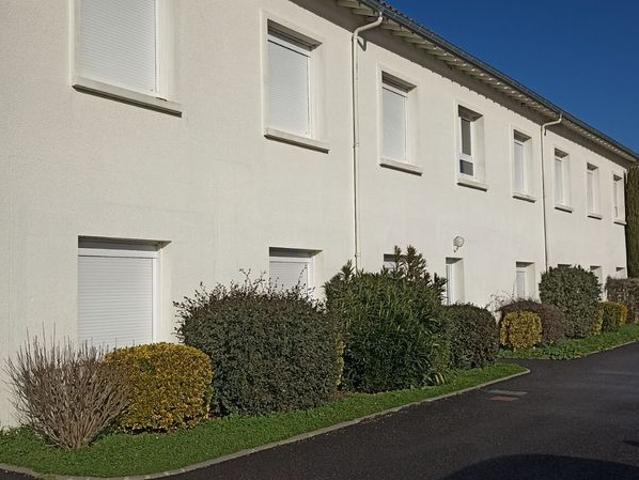 Location appartement 4 pièces, 60.00m², Saint Jean d'Angély