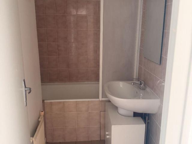 Location appartement 4 pièces, 60.00m², Saint Jean d'Angély