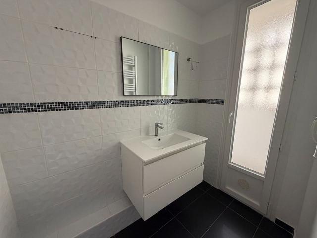 Location Appartement 4 pièces 64m² NIMES 30000