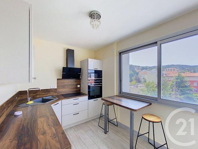 Location Appartement 4 pièces 65m² CLERMONT FERRAND 63000