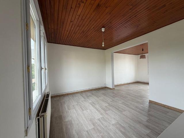 Location Appartement 4 pièces 65m² STE GENEVIEVE DES BOIS 91700