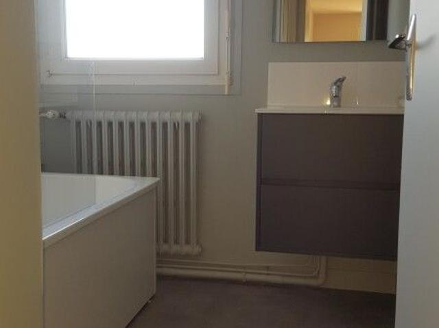 Location Appartement 4 pièces 66m² LE COTEAU 42120