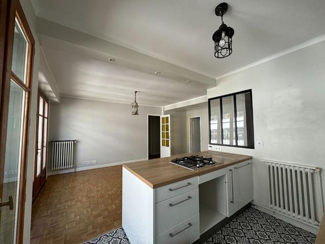 Location appartement 4 pièces, 73.69m², Nîmes
