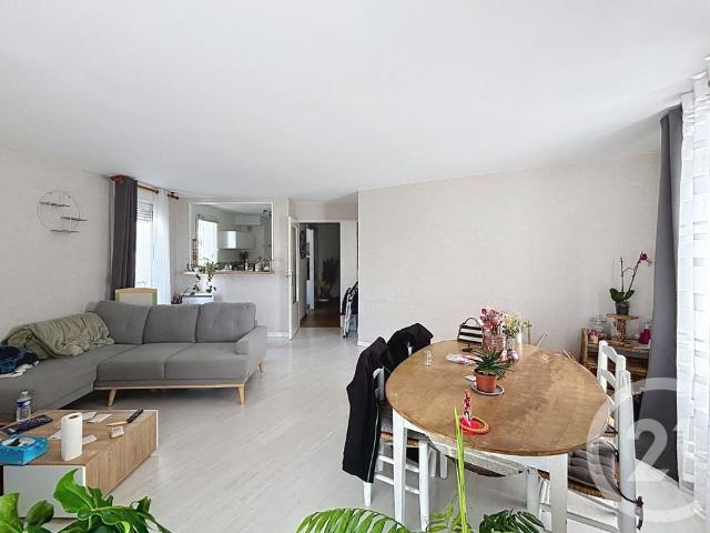 Location Appartement 4 pièces 73m² LIEUSAINT 77127