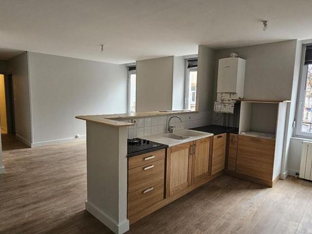 Location Appartement 4 pièces 73m² PRIVAS 07000