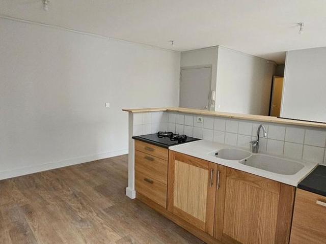 Location Appartement 4 pièces 73m² PRIVAS 07000