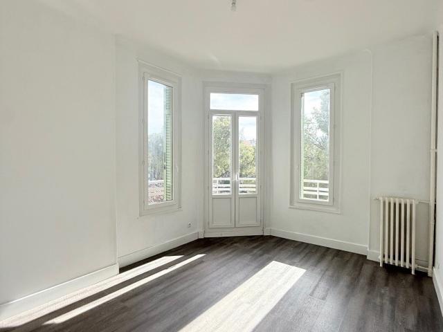 Location appartement 4 pièces 70 m² à Marseille 8 13008