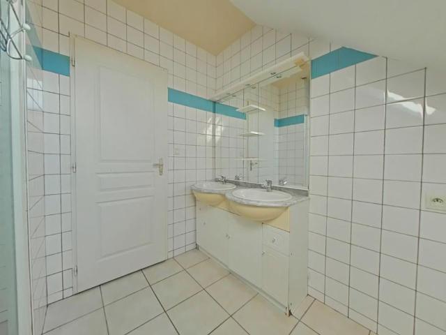 Location Appartement 4 pièces 70m² LIGUEIL 37240