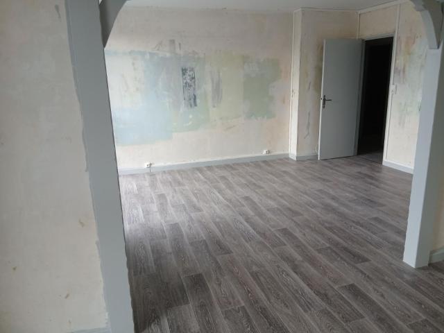 Location: Appartement 4 pièces 71 m2 – GRAND CHARMONT