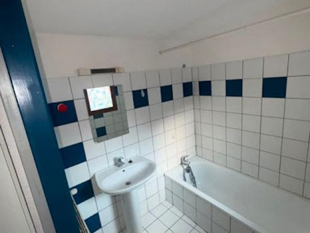 Location Appartement 4 pièces 71 m2 Lanas