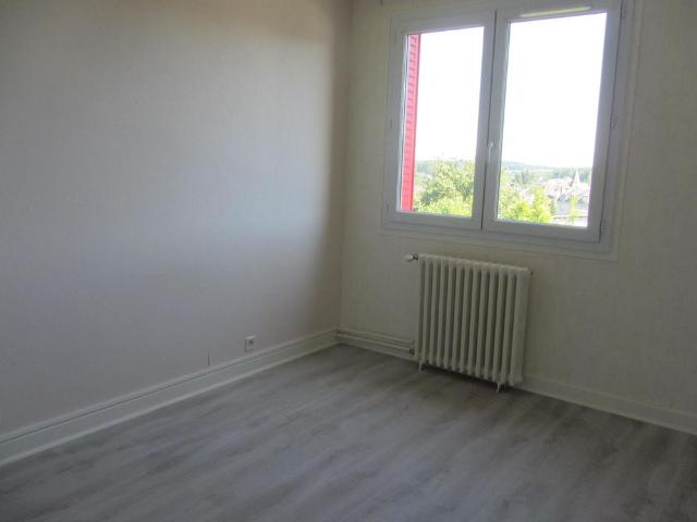 Location Appartement 4 pièces 71m² USSEL 19200