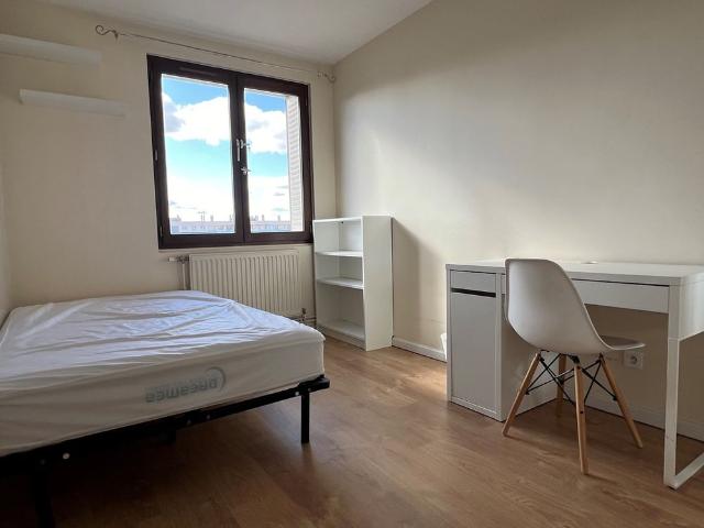 Location Appartement 4 pièces 71m² VILLEURBANNE 69100