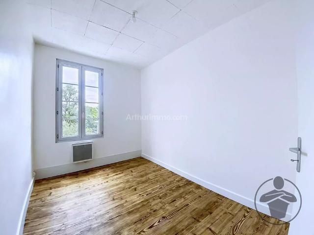Location Appartement 4 pièces 72 m2 à Saint Médard de Guizières