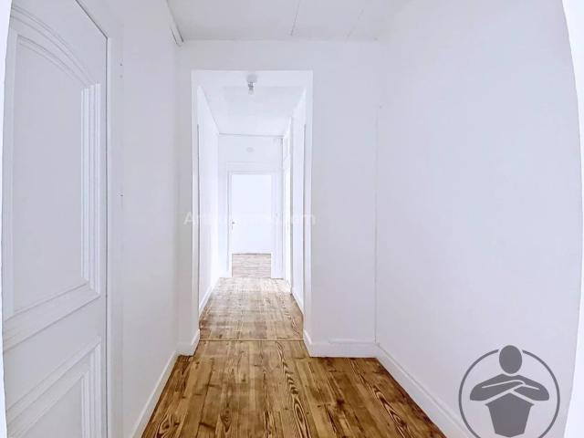 Location Appartement 4 pièces 72 m2 à Saint Médard de Guizières
