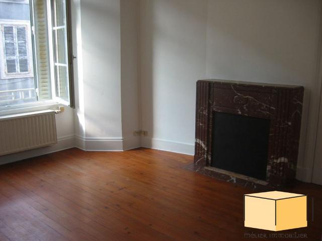 Location Appartement 4 pièces 72m² BELLEY 01300