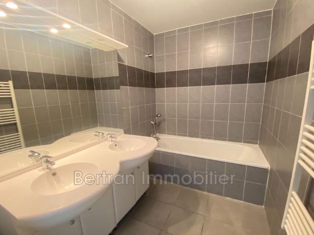 Location Appartement 4 pièces 77m² ESPIRA DE L AGLY 66600