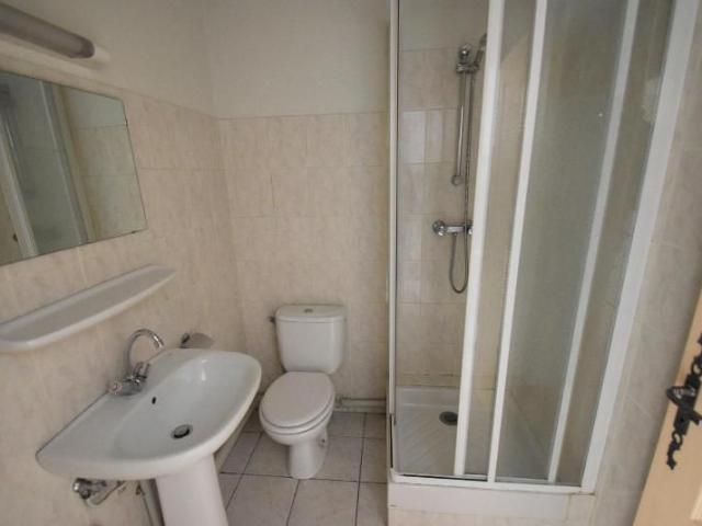 Location Appartement 4 pièces 77m² VALS LES BAINS 07600