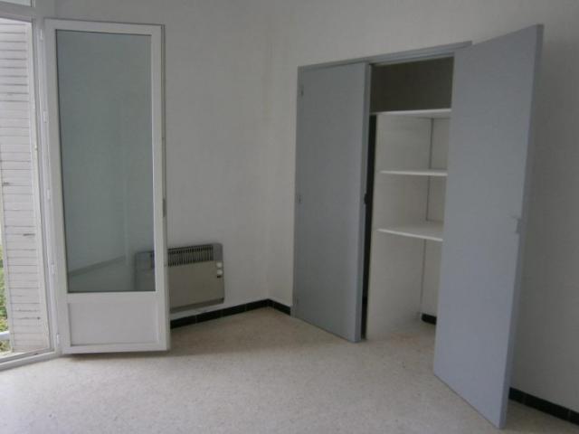 Location appartement 4 pièces, 74.00m², Nîmes