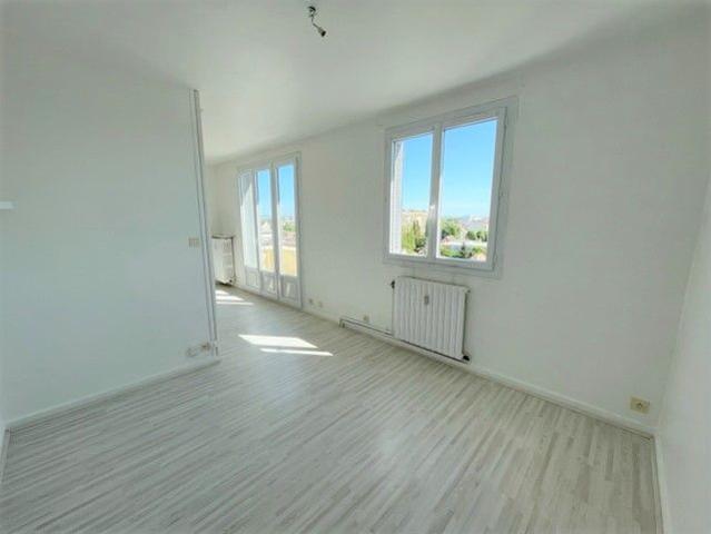 Location Appartement 4 pièces 74m²