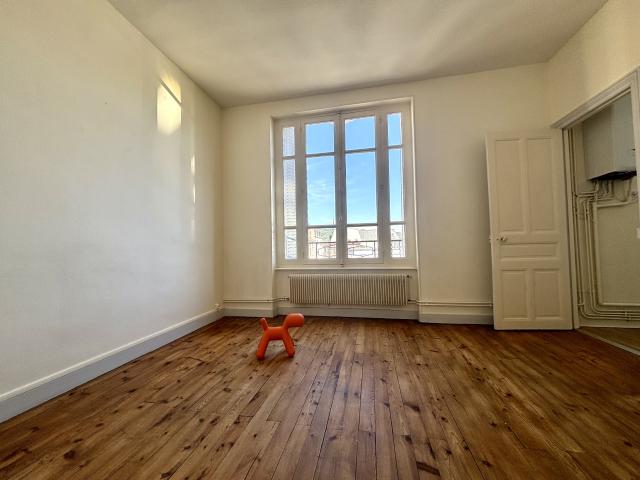 Location Appartement 4 pièces 74m² CLERMONT FERRAND 63000