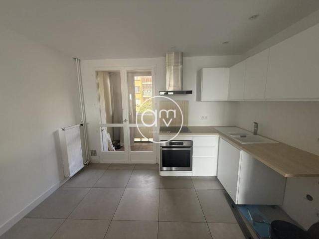 Location Appartement 4 pièces 74m² HYERES 83400