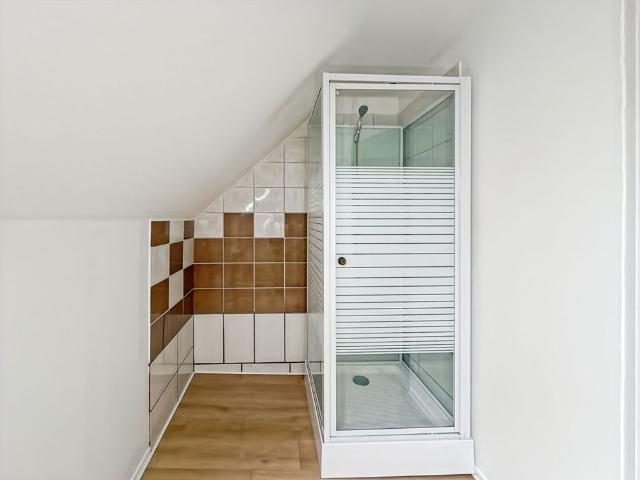 Location appartement 4 pièces, 75.89m², Charleval
