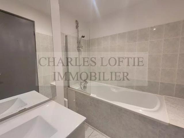 Location Appartement 4 pièces 75.9 m2 Puy l'Evêque