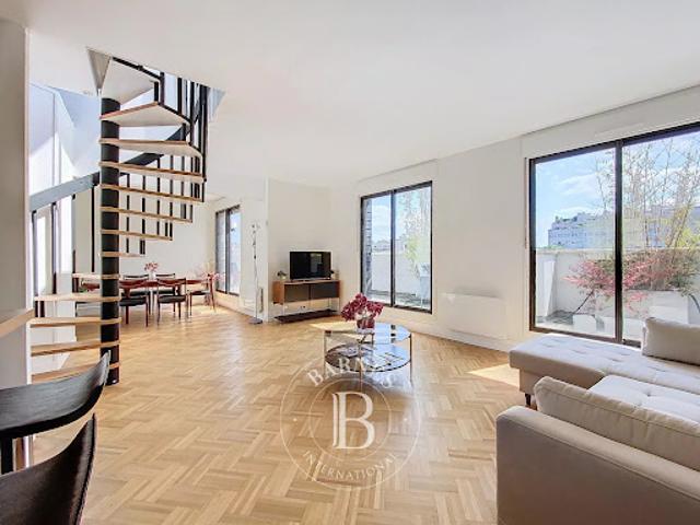 Location Appartement 4 pièces 76.89 m2 Paris 16ème