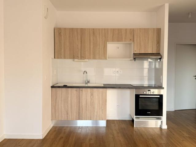 Location Appartement 4 pièces 76m² CENON 33150