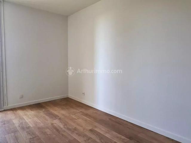 Location Appartement 4 pièces 78 m2 à Saint Juéry