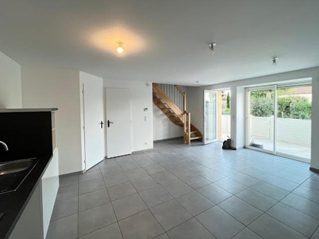 Location Appartement 4 pièces 79 m2 Mornand en Forez