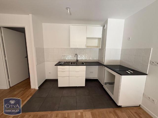 Location Appartement 4 pièces 79m² PUTEAUX 92800