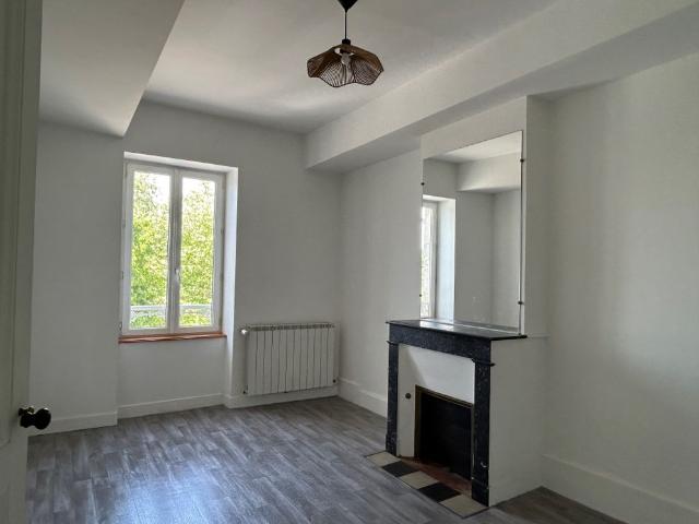 Location Appartement 4 pièces 83m² LAVARDAC 47230