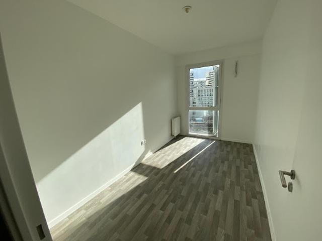 Location Appartement 4 pièces 80 m2 Paris 19ème