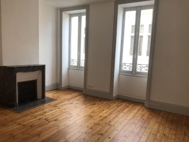 Location Appartement 4 pièces 80m² COGNAC 16100
