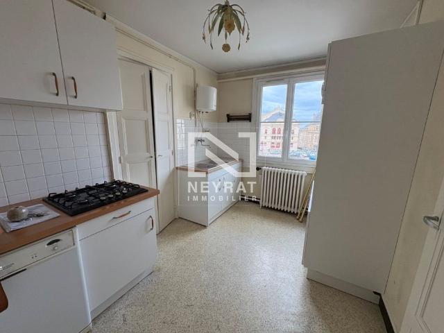 Location Appartement 4 pièces 80m² AUTUN 71400