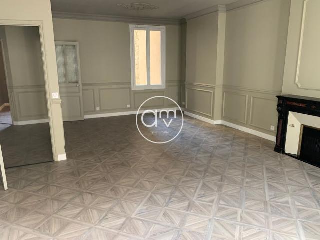 Location Appartement 4 pièces 80m² TOULON 83000