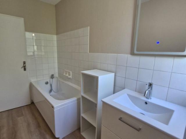 Location Appartement 4 pièces 80m² VIENNE 38200