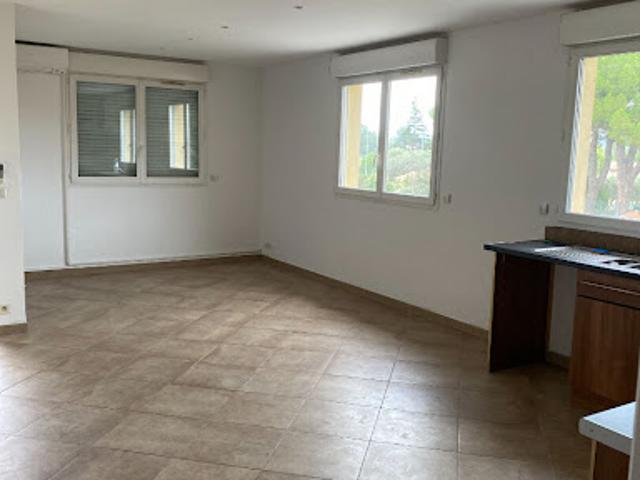 Location Appartement 4 pièces 81.6 m2 Peypin