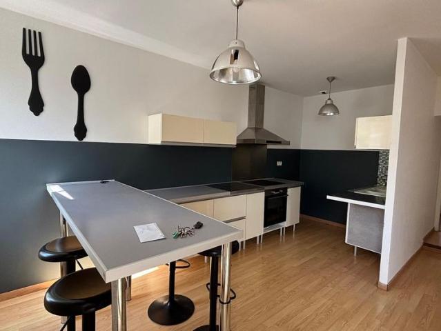 Location Appartement 4 pièces 81m² COUX 07000