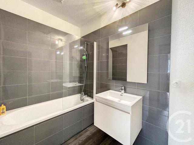 Location Appartement 4 pièces 81m² CLERMONT FERRAND 63100