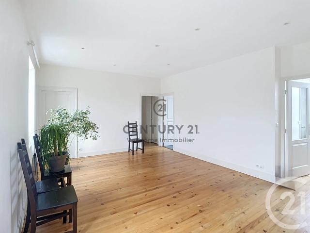Location Appartement 4 pièces 81m² CREPY EN VALOIS 60800