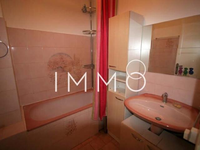 Location Appartement 4 pièces 81m² MARSEILLE 8ème
