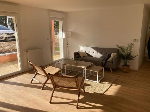 Location Appartement 4 pièces 81m² ST BENOIT 86280