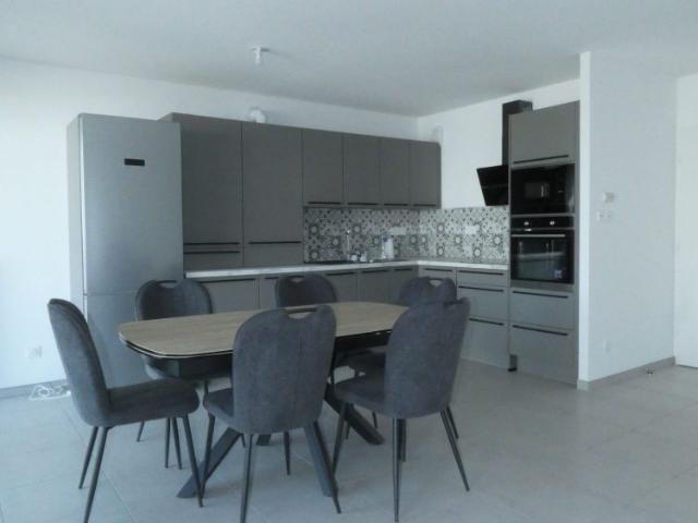 Location Appartement 4 pièces 82m² BELLEY 01300