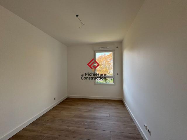 Location Appartement 4 pièces 82m² MEYLAN 38240