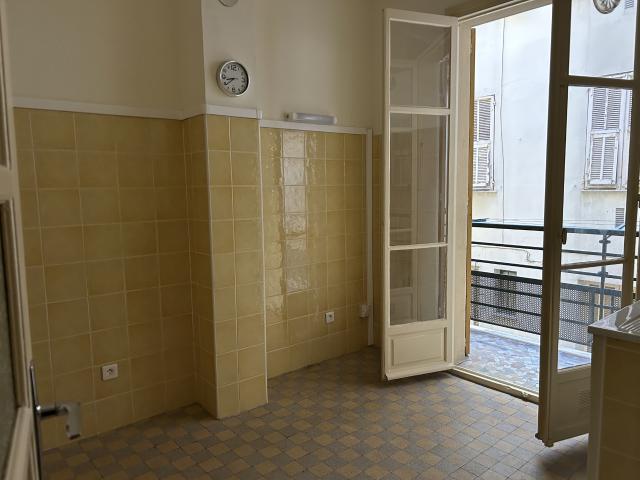 Location Appartement 4 pièces 82m² NICE 06000