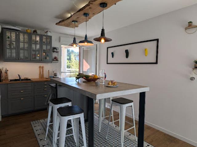 Location Appartement 4 pièces 87 m2 Châteauneuf le Rouge