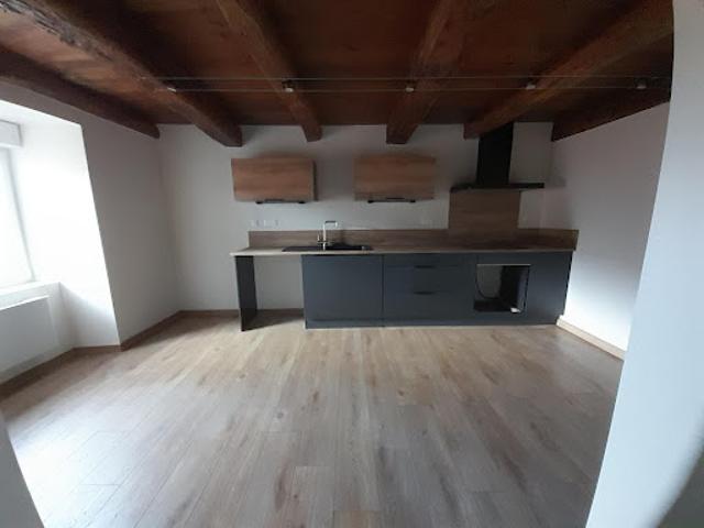 Location Appartement 4 pièces 87 m2 Saint Georges de Luzençon
